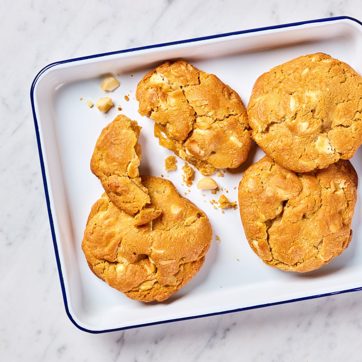 Roasted Macadamia & White Chocolate Cookie